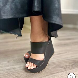 Bolfue Black strap Wedge Sandals